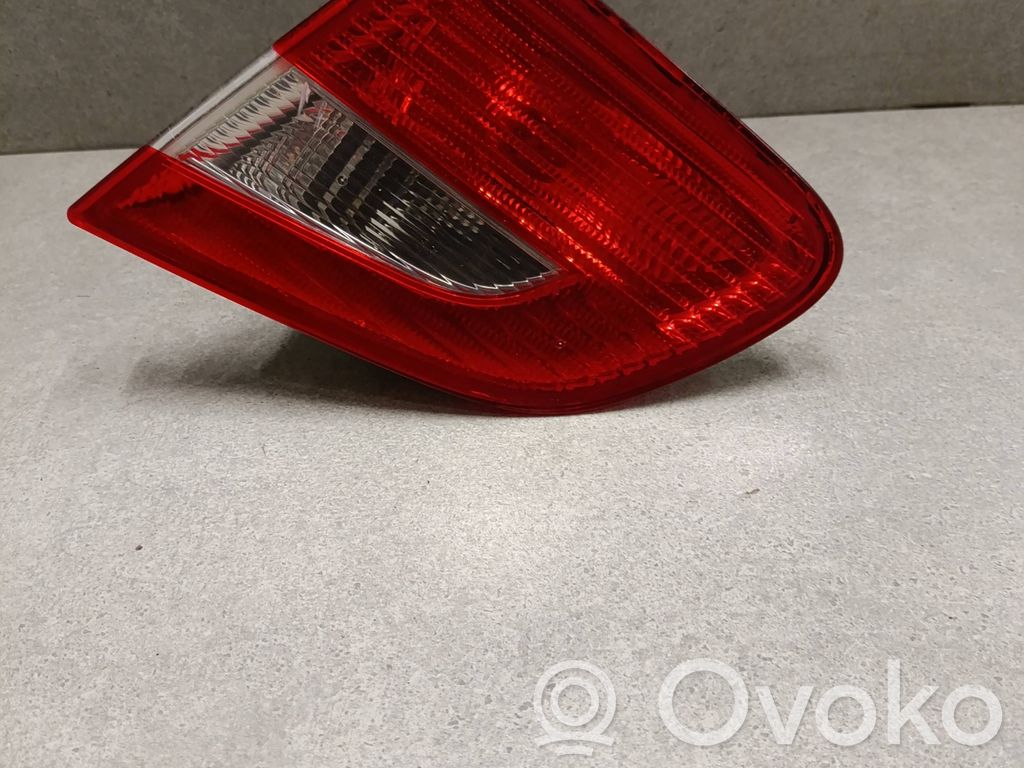 Skoda Superb B6 (3T) Lampy tylnej klapy bagażnika 