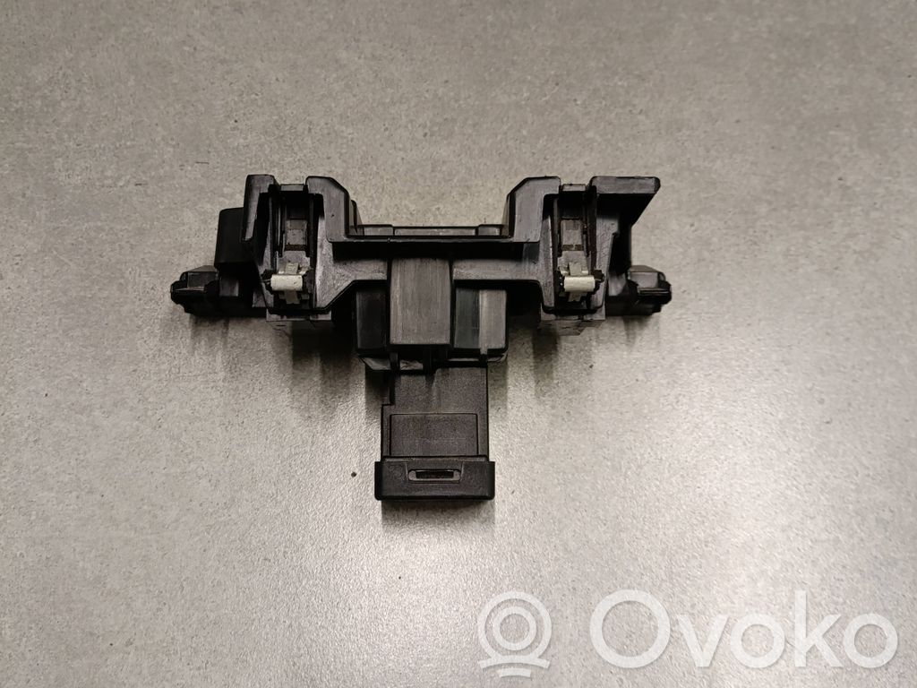 Peugeot 508 RXH Seat heating switch 