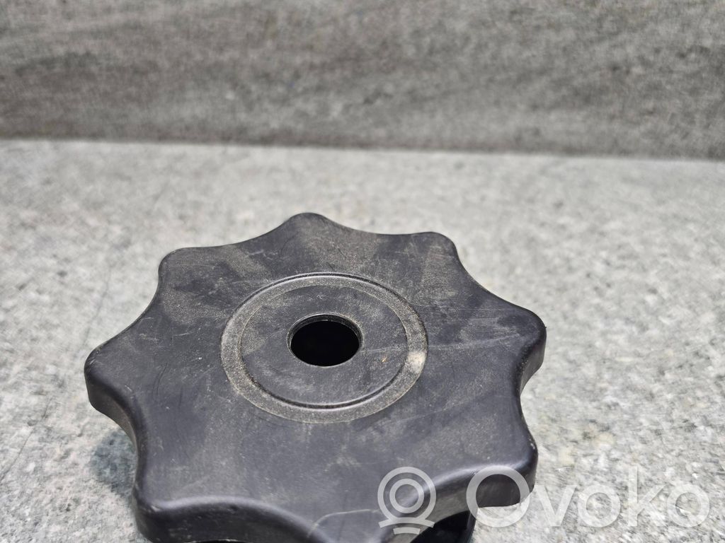 Audi A4 S4 B8 8K Rezerves riteņa skrūve 