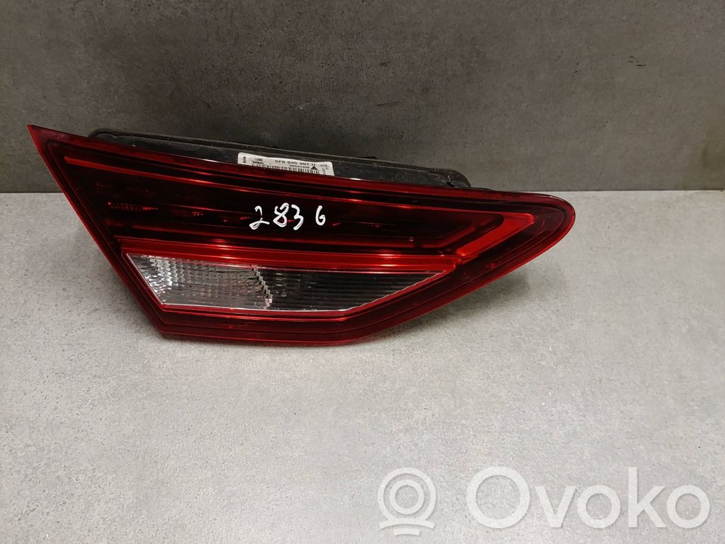 Seat Leon (5F) Lampy tylnej klapy bagażnika 