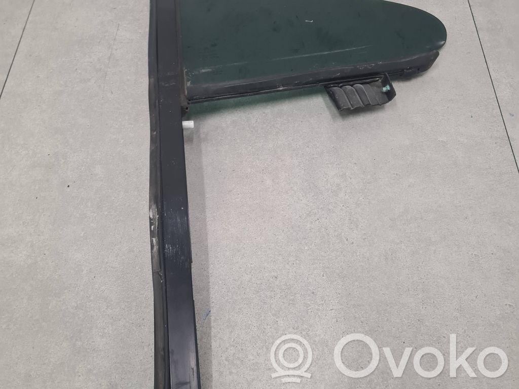Volkswagen PASSAT CC Ventanilla de ventilación de la puerta trasera 