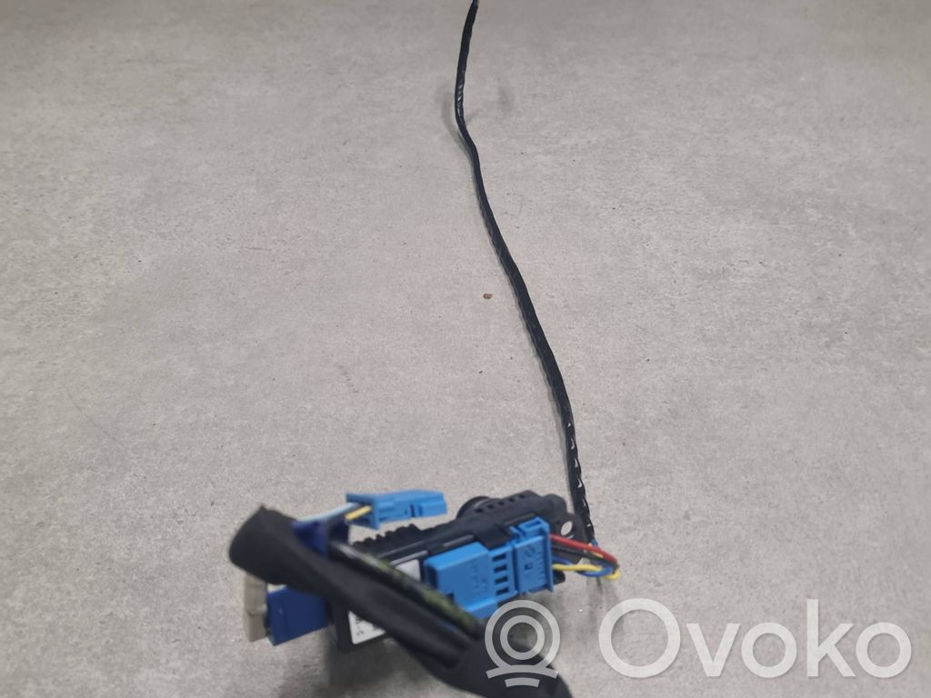 Tesla Model 3 Šoninio sparno kamera 