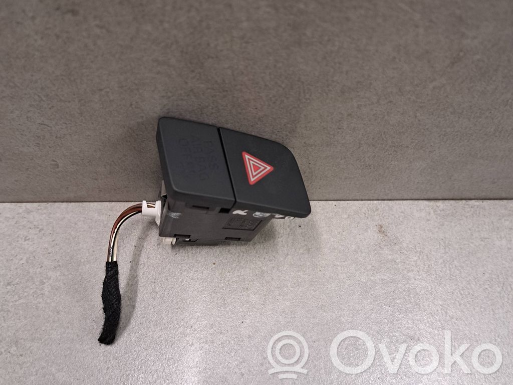 Audi Q3 8U Botón interruptor de luz de peligro 