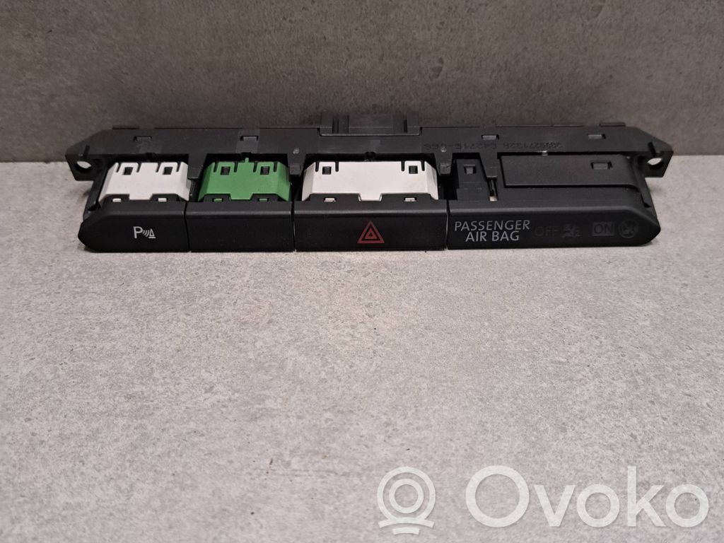Volkswagen PASSAT B8 Botón interruptor de luz de peligro 