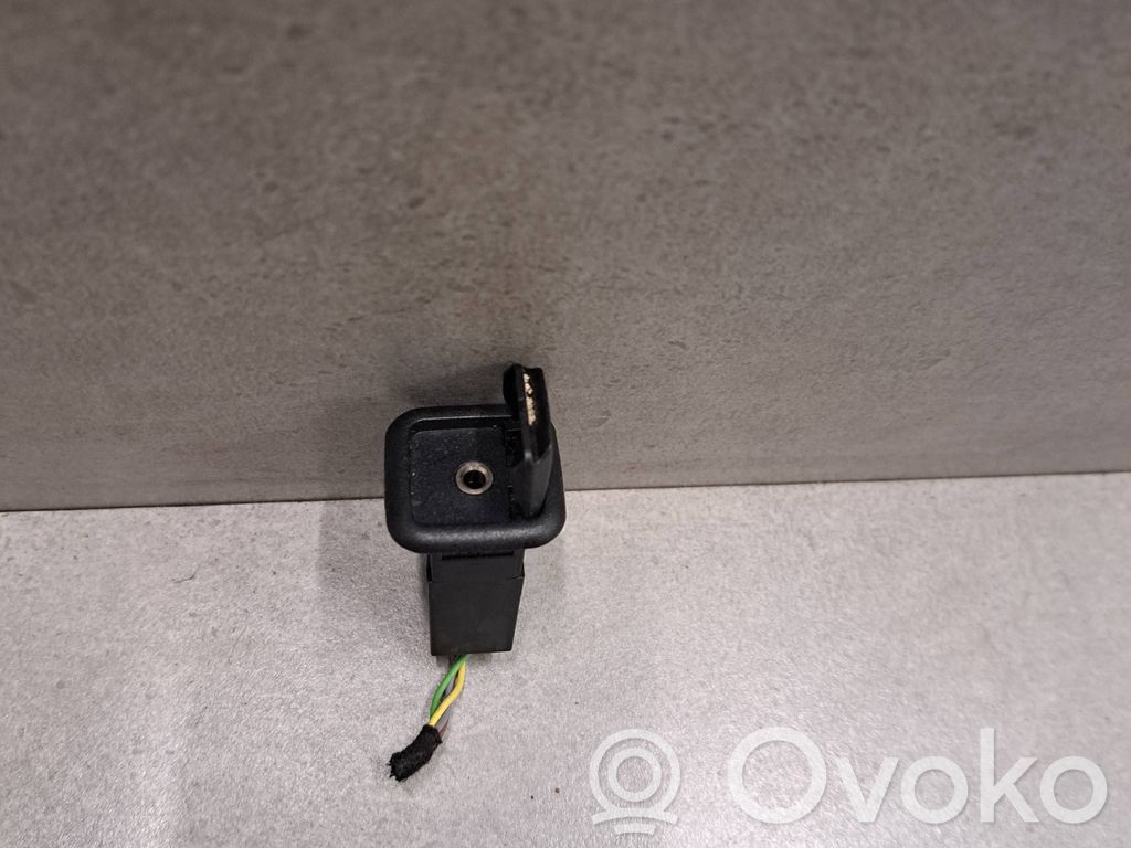 Skoda Superb B6 (3T) Enchufe conector entrada auxiliar 