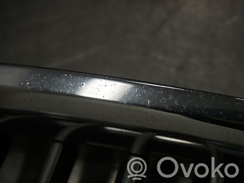 BMW 5 F10 F11 Kratka dolna zderzaka przedniego 