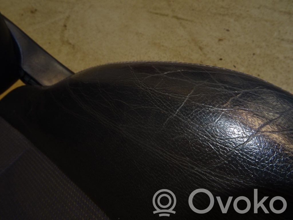 Asiento delantero del conductor   N010658