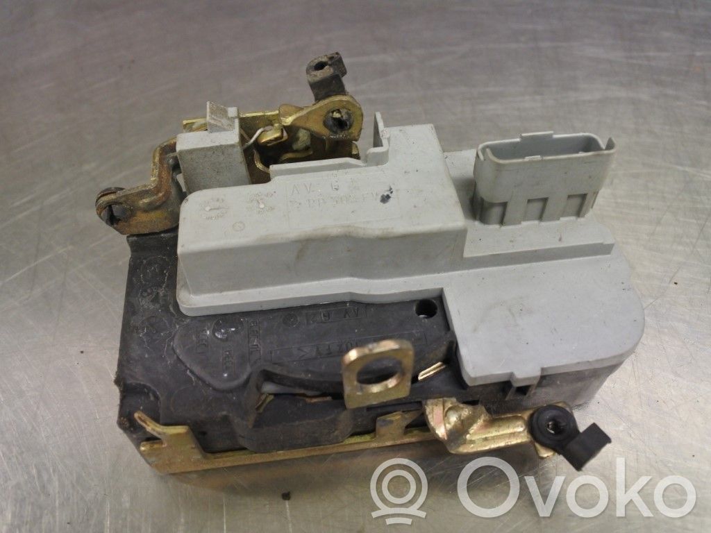 Peugeot 206 Zamek drzwi przednich 