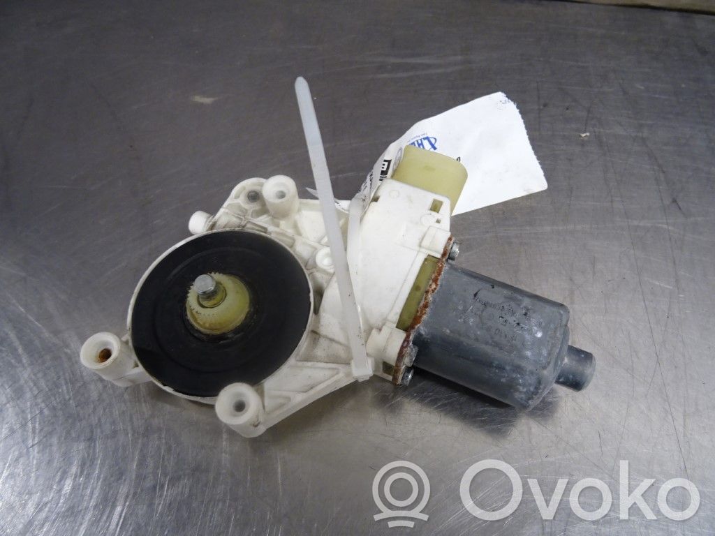 BMW 1 E81 E87 Fensterhebermotor Tür vorne 