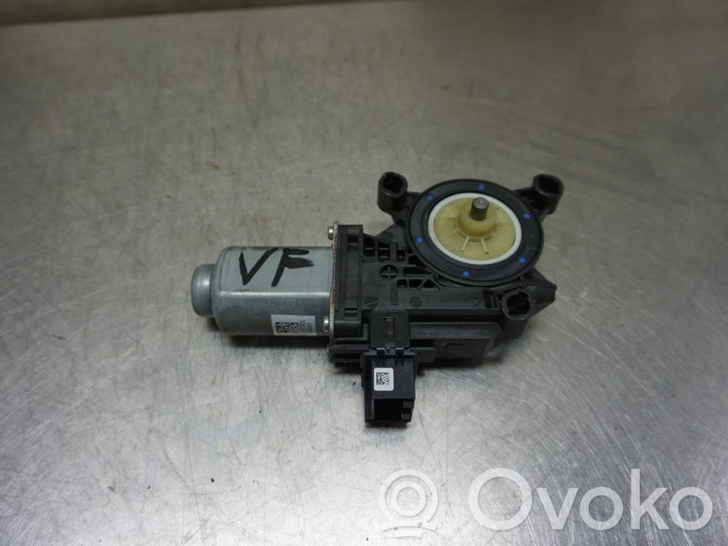 Skoda Fabia Mk2 (5J) Front door window regulator motor 