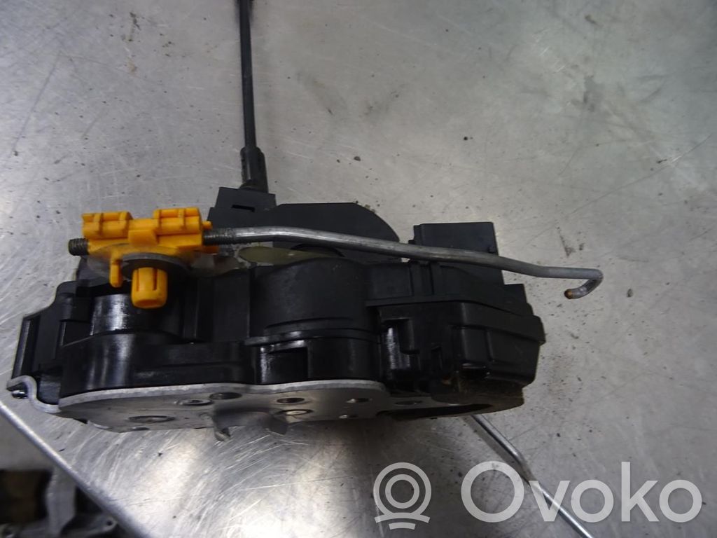 Opel Astra J Zamek drzwi tylnych 