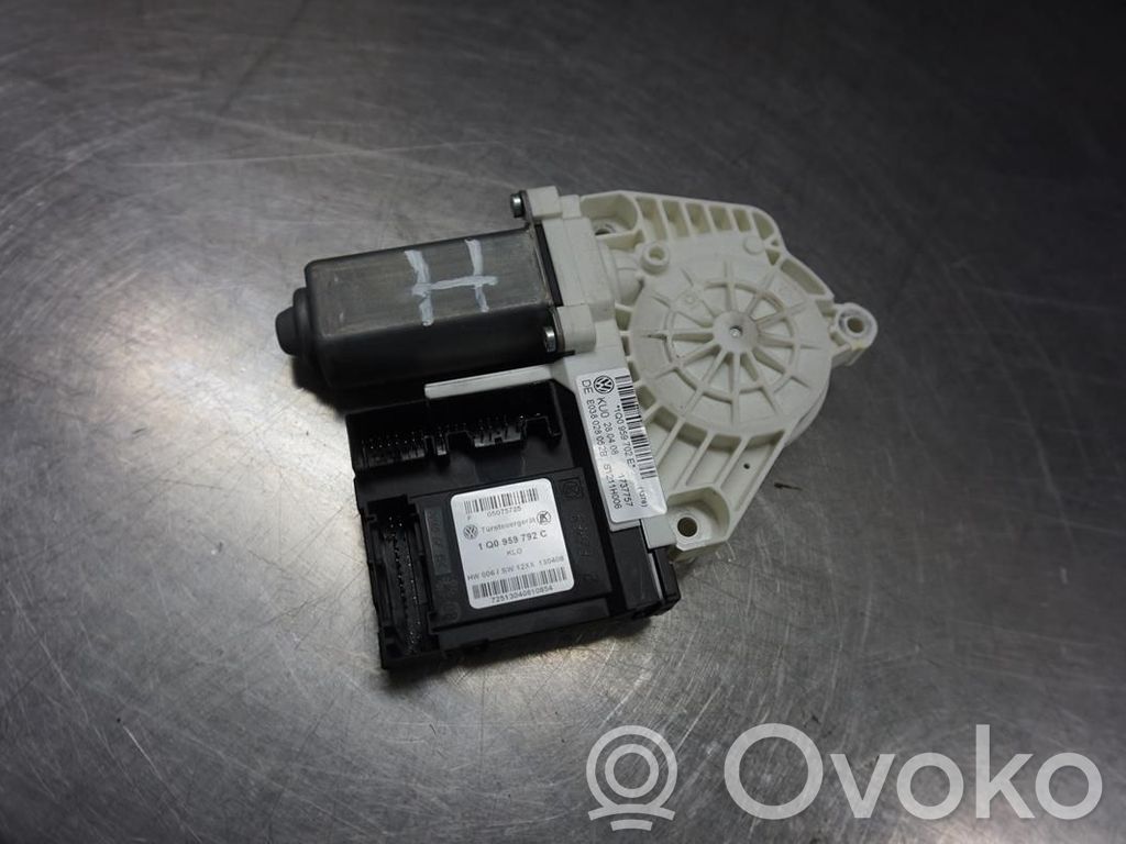Volkswagen Eos Front door window regulator motor 