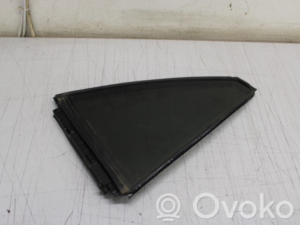 Ventanilla de ventilación de la puerta trasera   6812302521,231564