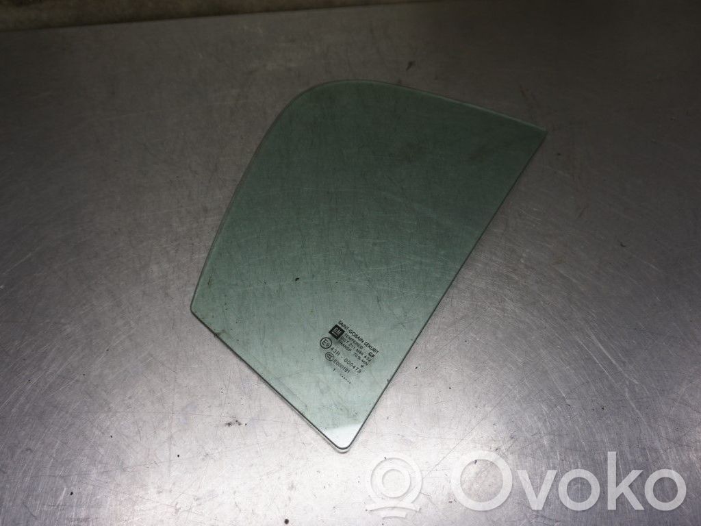 Ventanilla de ventilación de la puerta trasera   13188521,148477