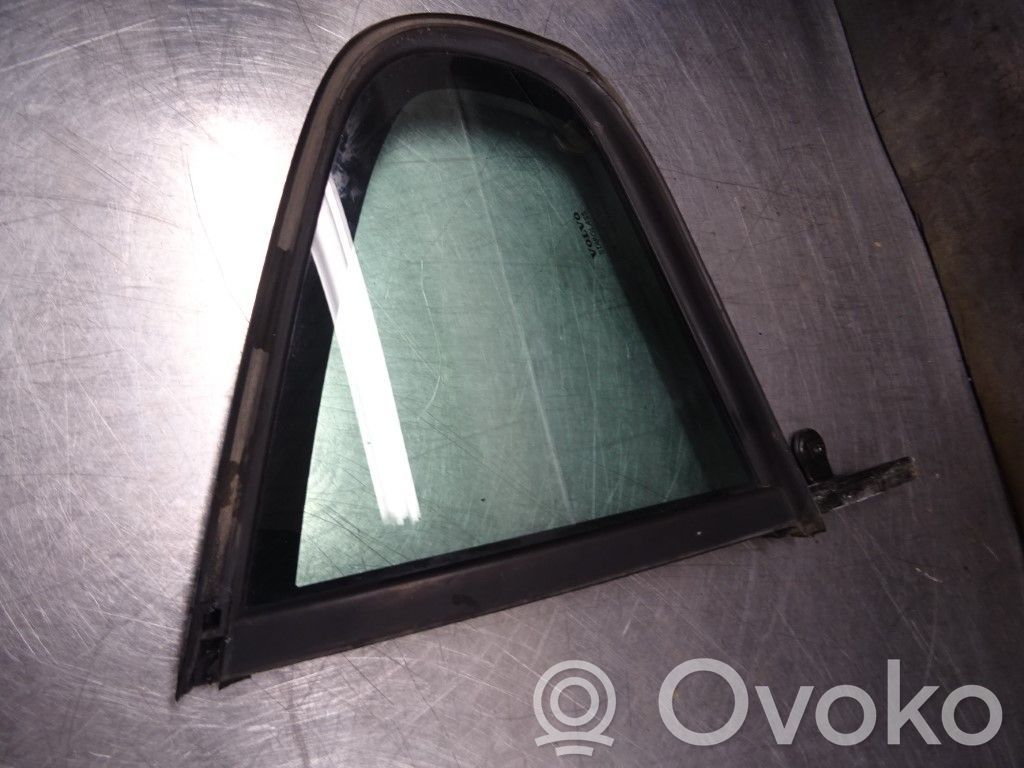 Volvo S60 Ventanilla de ventilación de la puerta trasera 