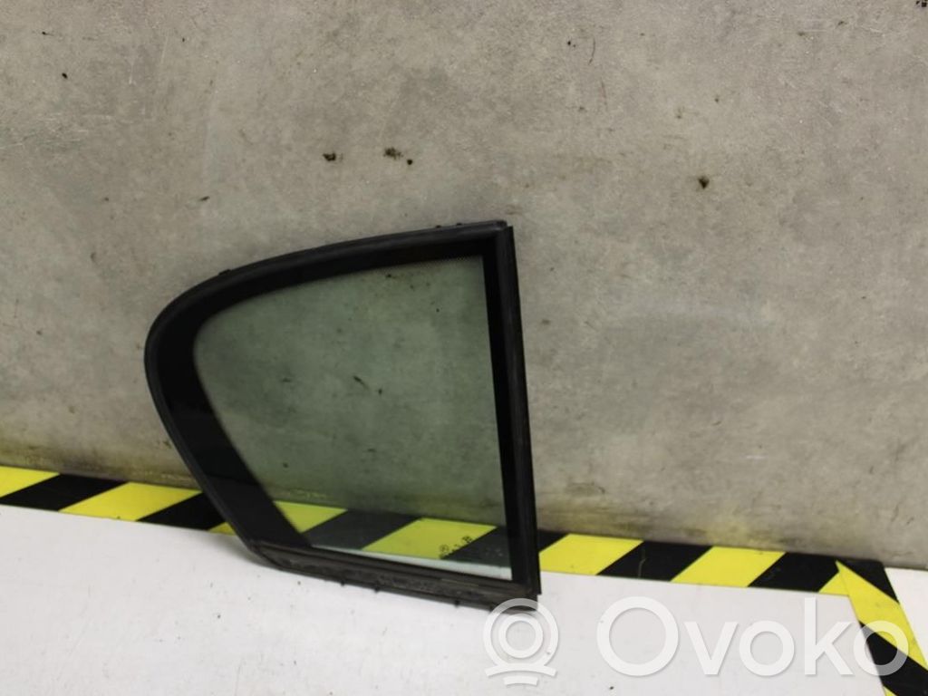 Ventanilla de ventilación de la puerta trasera   51347070374,148396