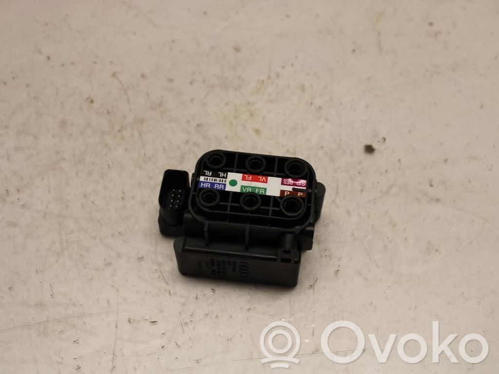 Audi A6 Allroad C7 Czujnik poziomu zawieszenia pneumatycznego osi przedniej 