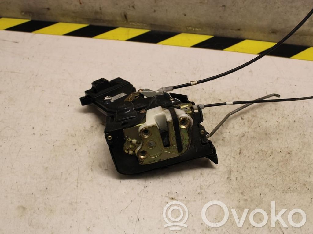 Priekšpusē slēdzene   GJ6A58310A,N030858,GJ6A58310D