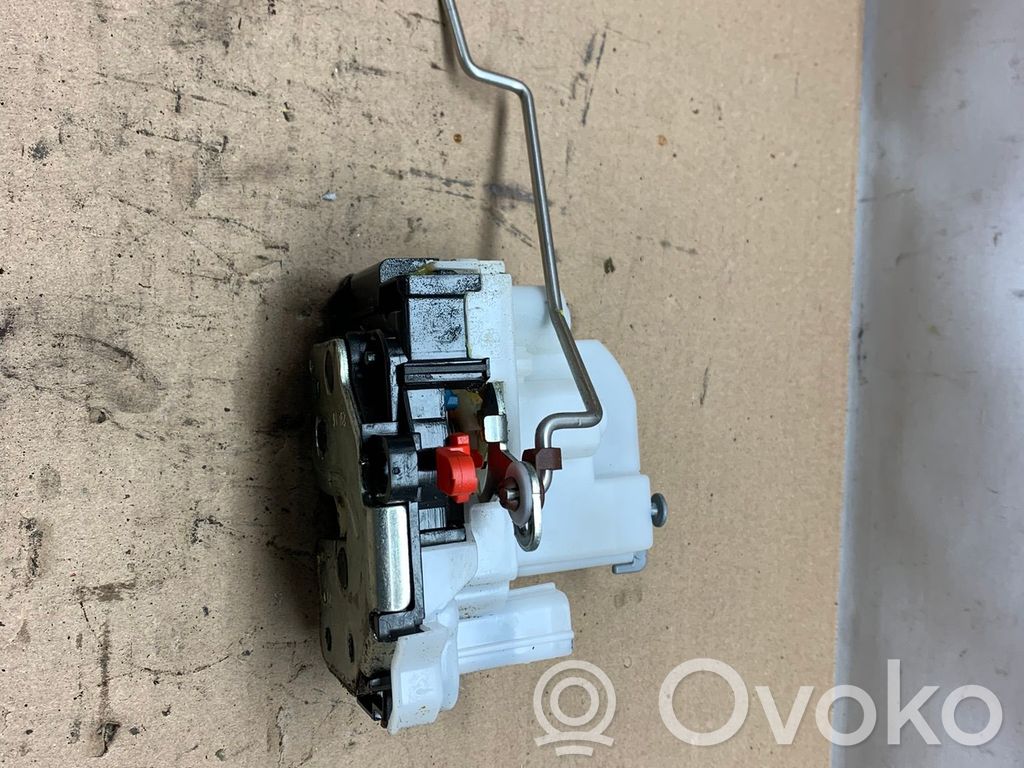 Opel Combo D Front door lock 