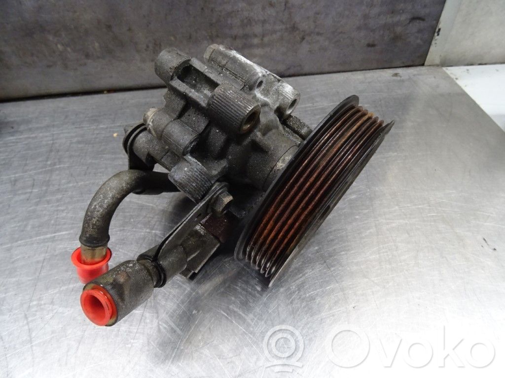 Toyota Corolla E110 Ohjaustehostimen pumppu 