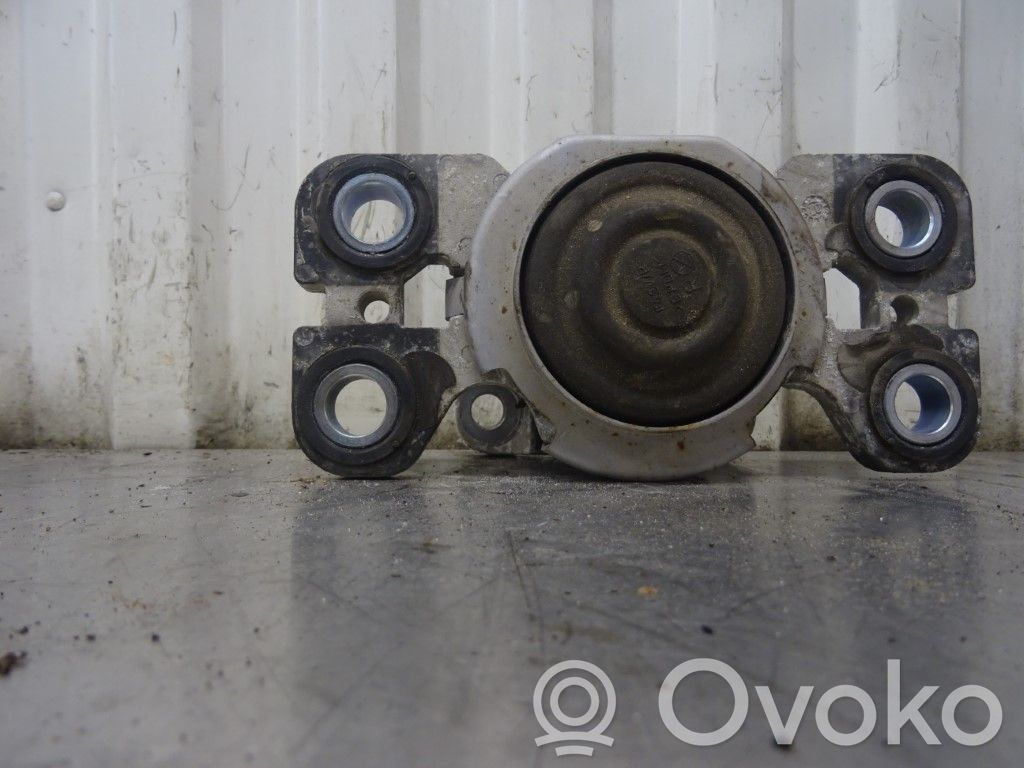 Engine mounting bracket   31316875,174184
