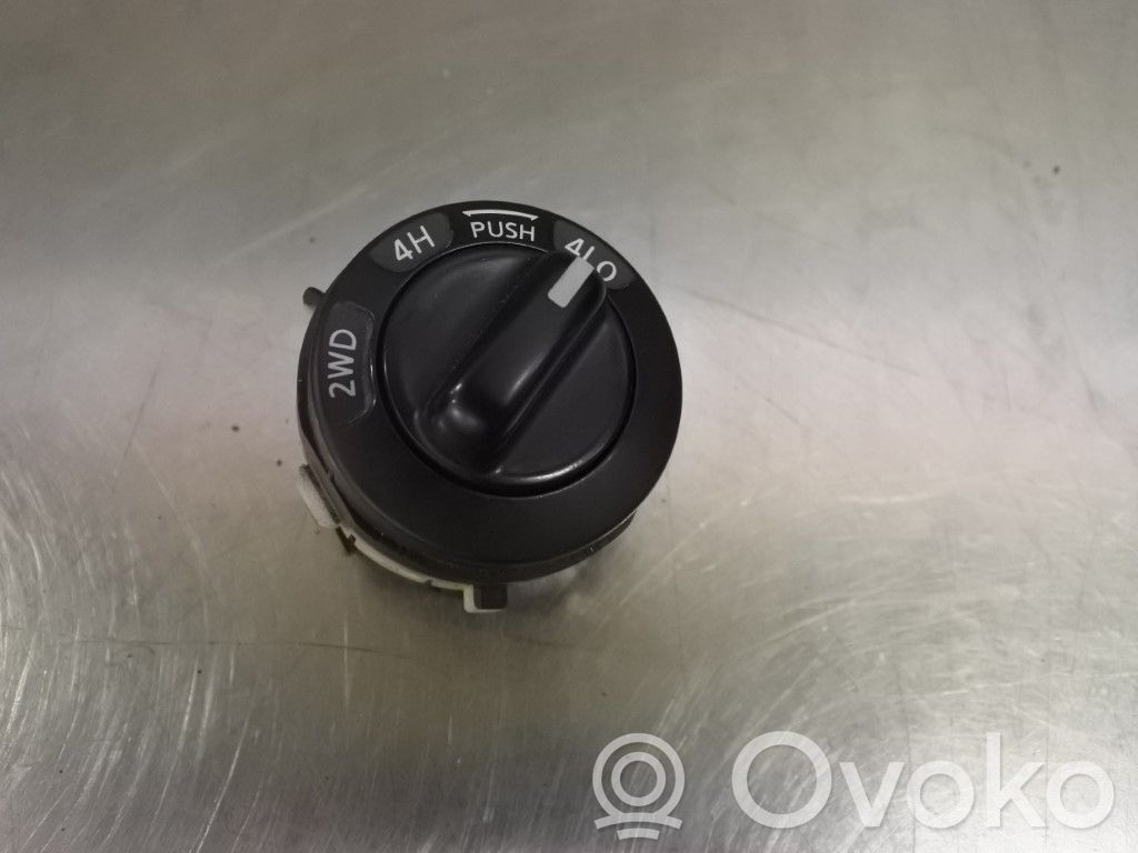 Nissan Navara D40 Differential lock switch 