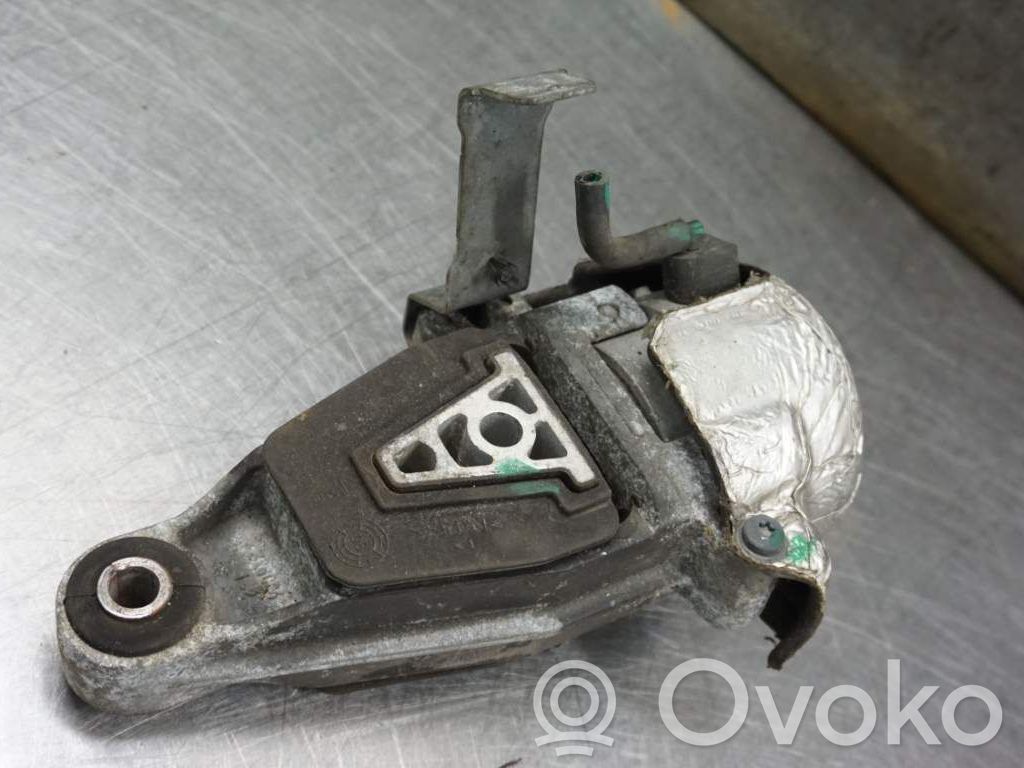 Citroen C5 Engine mounting bracket 