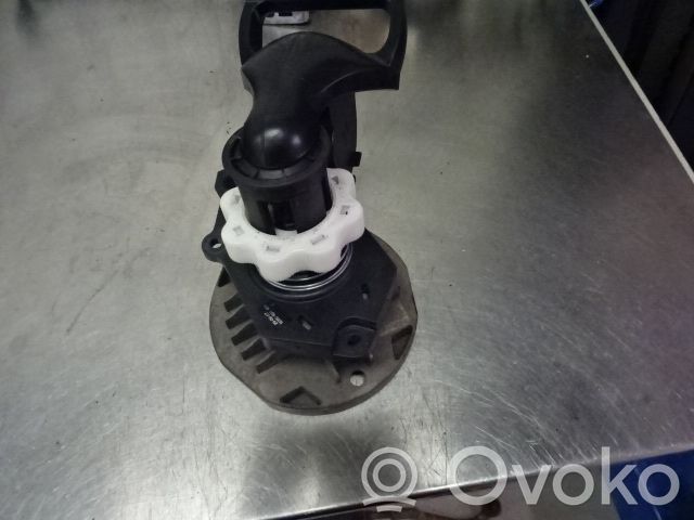 Renault Clio III Spare wheel mounting bracket 