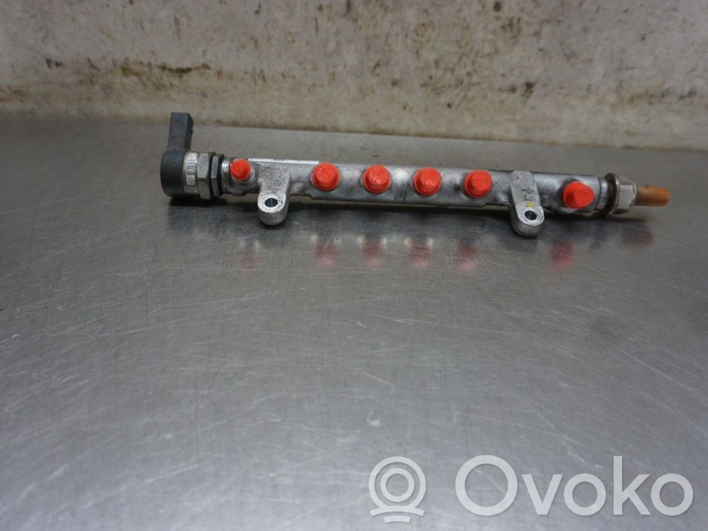 Audi A4 S4 B8 8K Listwa wtryskowa 
