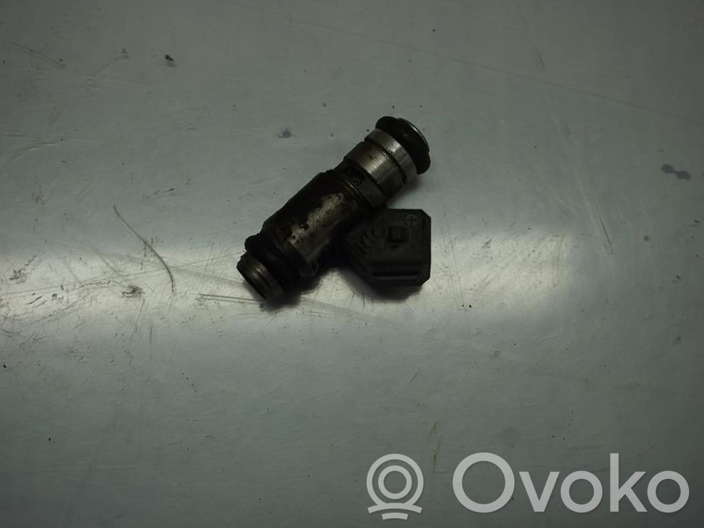 Inyector de combustible   1149646,173076