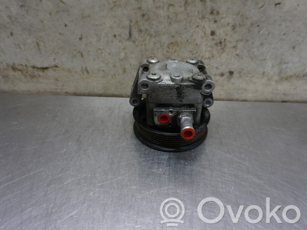 Volvo V70 Ohjaustehostimen pumppu 