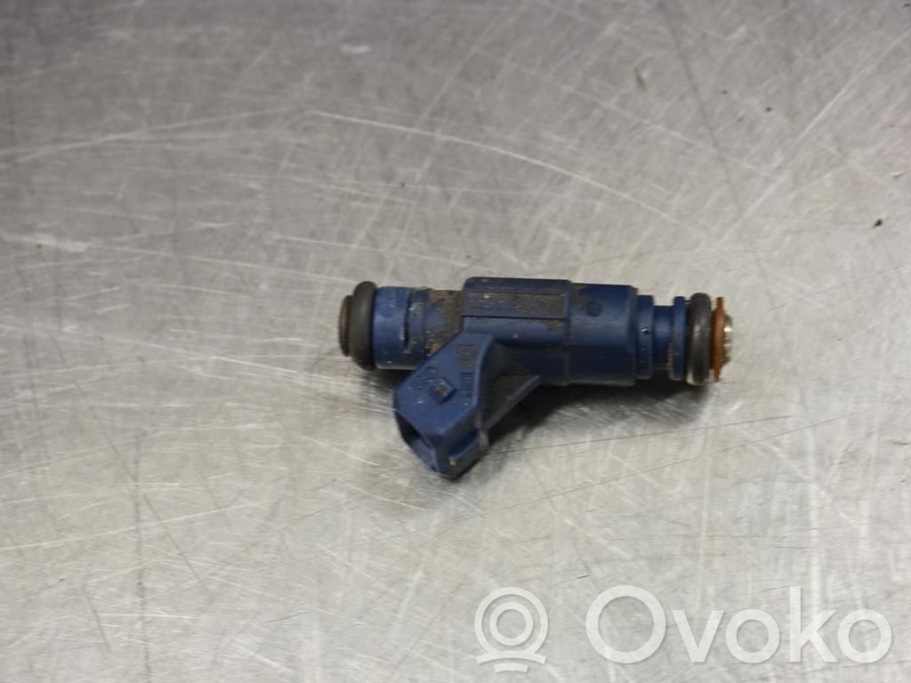Volkswagen PASSAT B5.5 Wtryskiwacz paliwa 