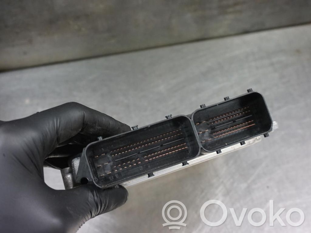 BMW 3 E90 E91 Įpurškimo valdymo blokas 