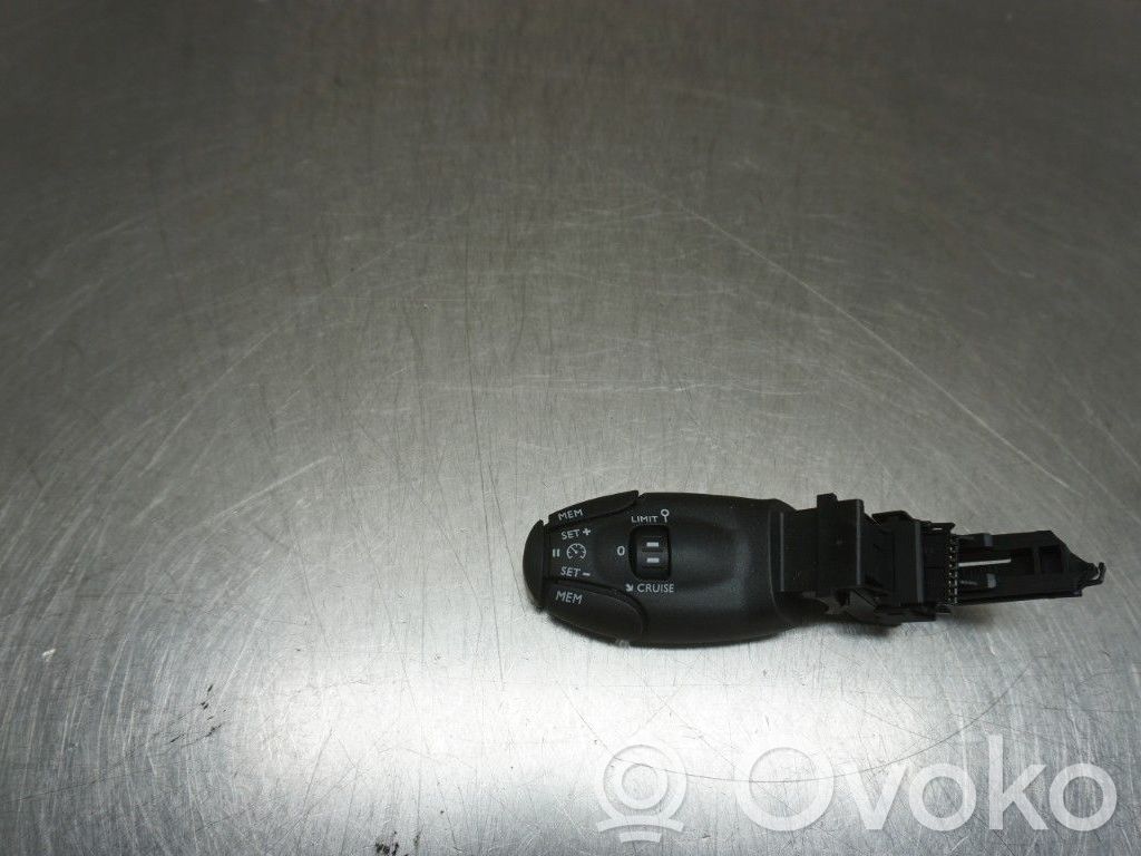 Opel Vivaro Interruttore del pedale del freno 