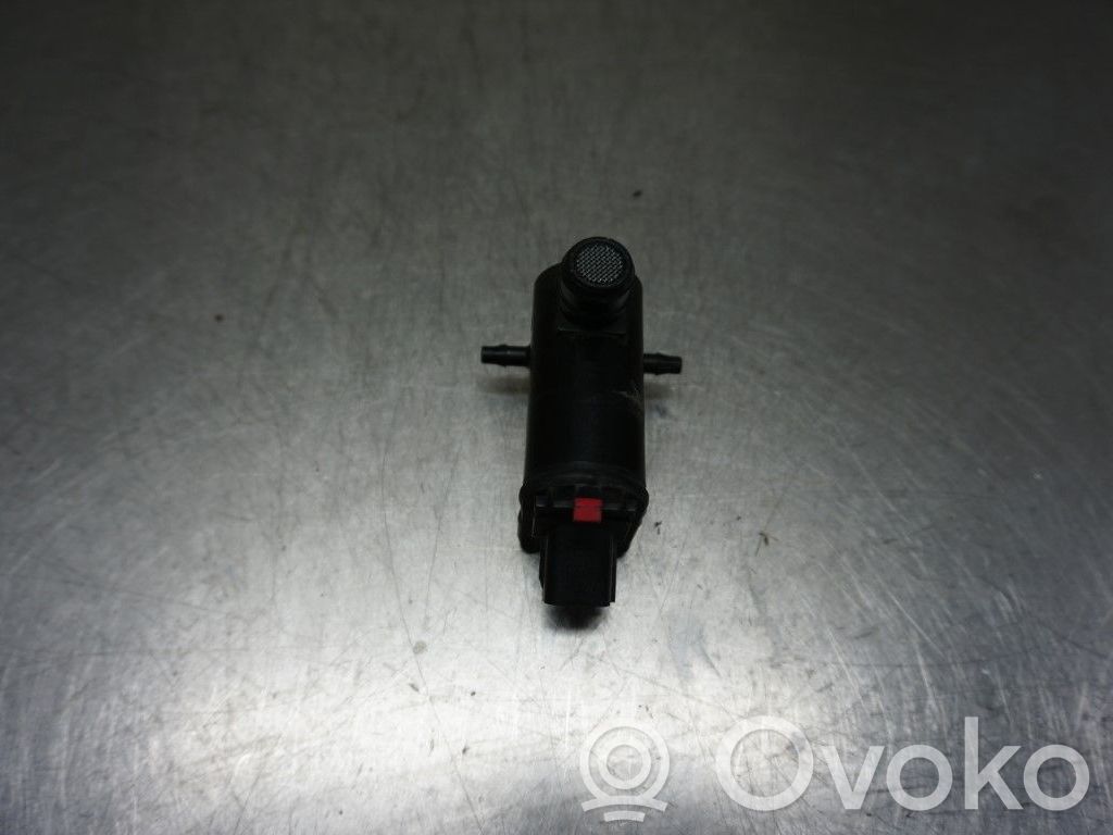 Hyundai i30 Windscreen/windshield washer pump 