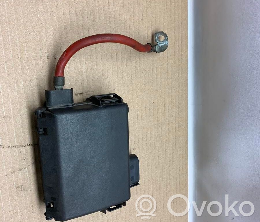 Volkswagen Golf IV Ramka / Moduł bezpieczników 
