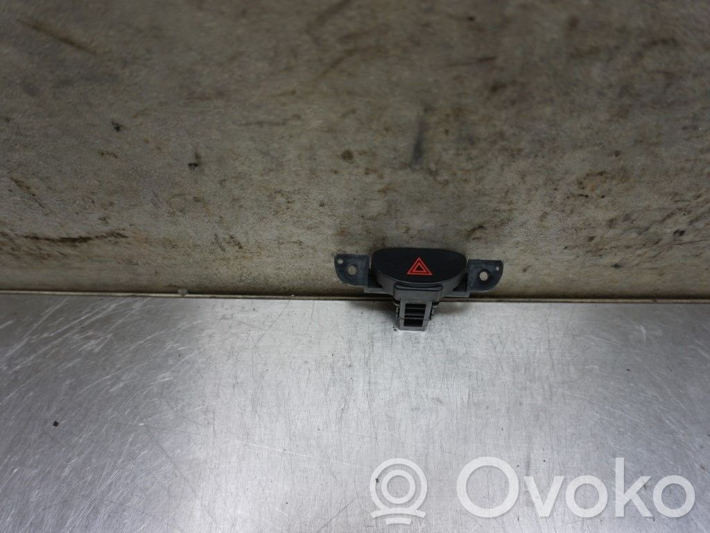 Botón interruptor de luz de peligro   83037XA00A,254394