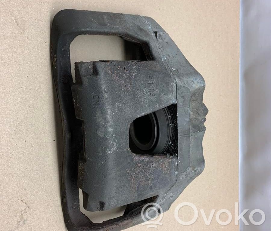 Volvo V40 Передний суппорт 