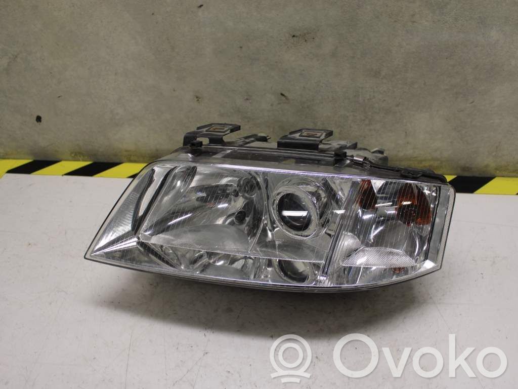 Audi A6 S6 C5 4B Lampa przednia 