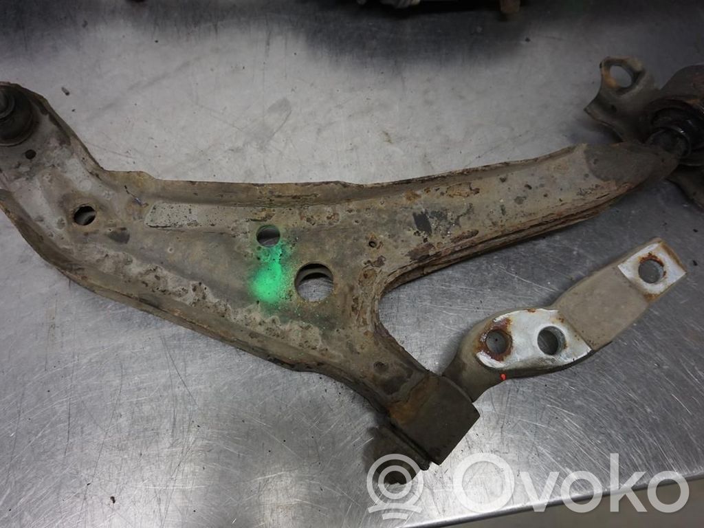 Nissan Primera Braccio di controllo sospensione anteriore inferiore/braccio oscillante 
