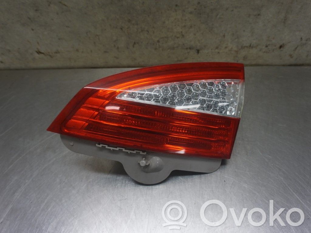 Ford Mondeo MK IV Lampă spate în capacul portbagajului 