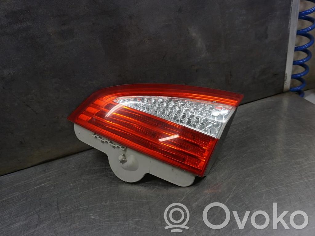 Ford Mondeo MK IV Lampă spate în capacul portbagajului 