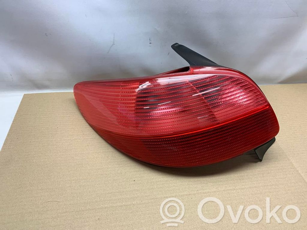 Peugeot 206 Galinis žibintas kėbule 