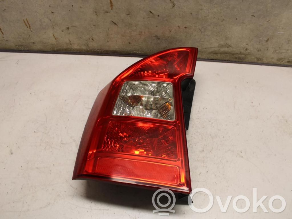 KIA Carens II Lampa tylna 