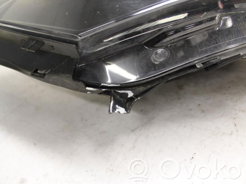 Renault Clio IV Headlight/headlamp 