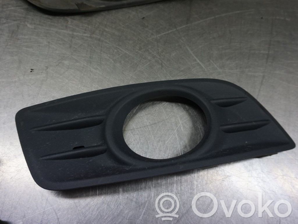 Volvo V50 Grotelės viršutinės 