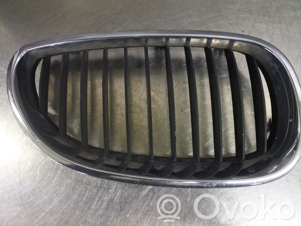BMW 5 E60 E61 Kratka dolna zderzaka przedniego 