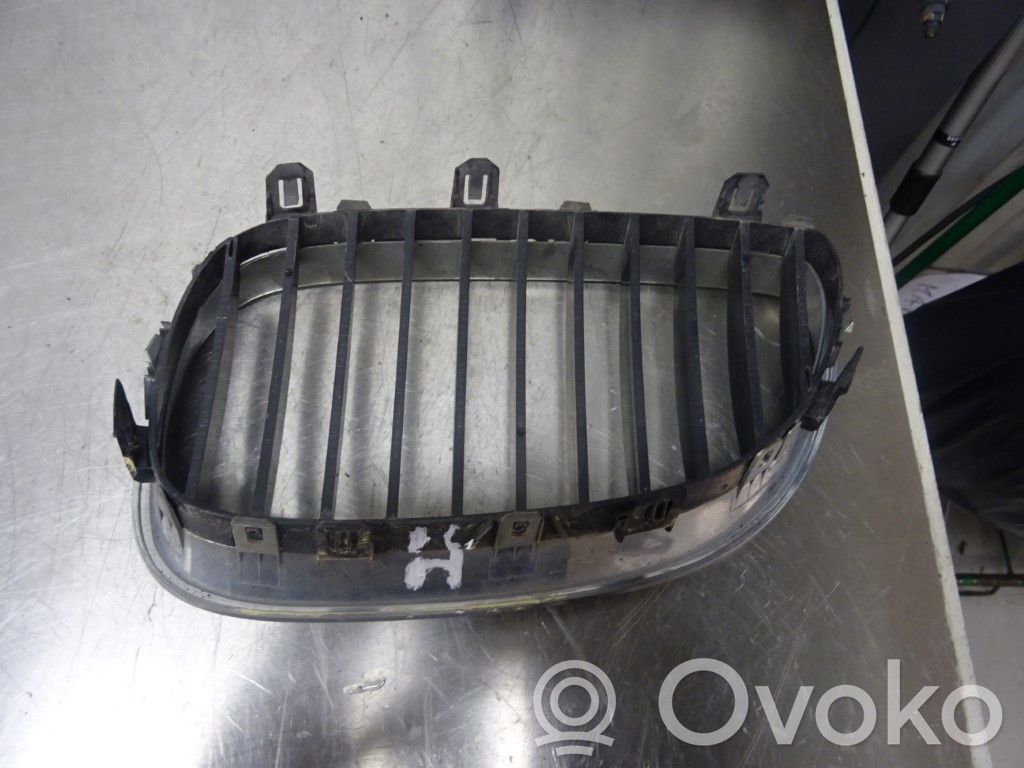 BMW 5 E60 E61 Kratka dolna zderzaka przedniego 