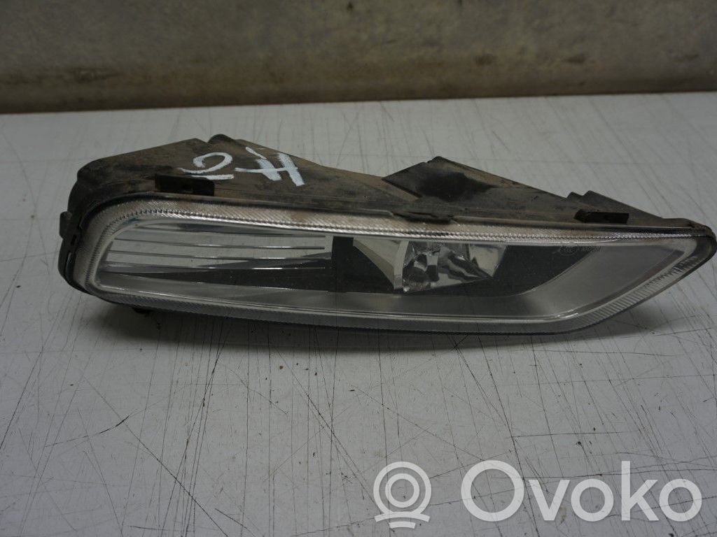 Volkswagen PASSAT B7 Fendinebbia anteriore 