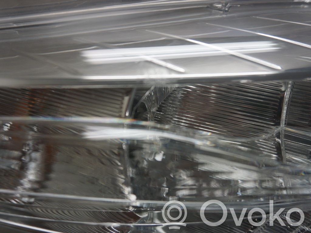 Renault Megane III Lampa przednia 